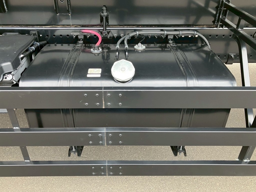 燃料タンクは300Lです。|日野 プロフィア 2DG-FS1AHEの写真21