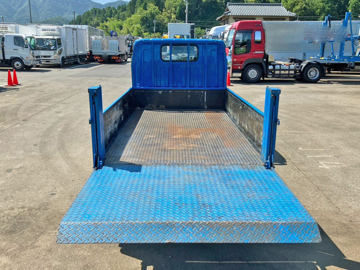 パワーゲートを開いた状態です。|三菱 キャンター 2RG-FBAV0(2WD)の写真9