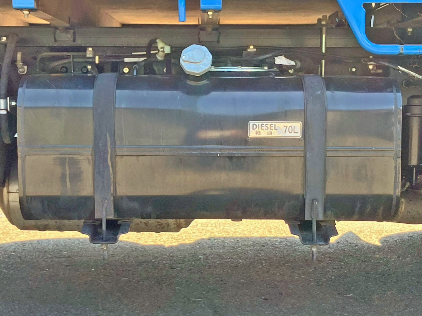 燃料タンクは70Lです。|三菱 キャンター 2RG-FBAV0(2WD)の写真21