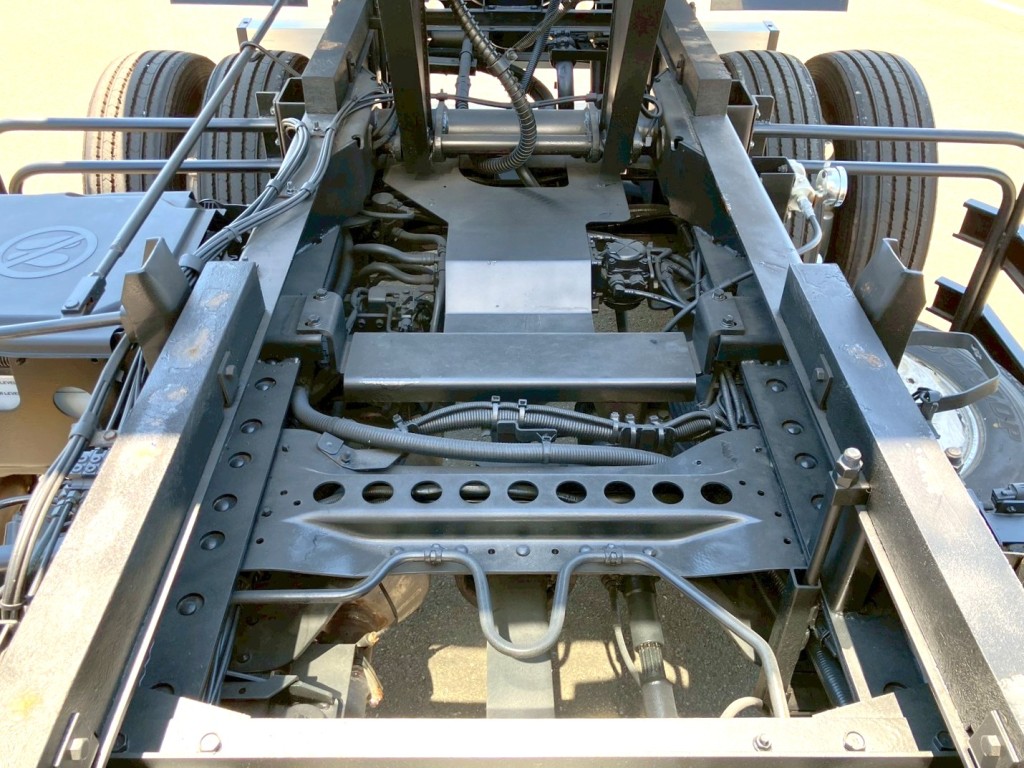 シャーシの状態です。|日野 レンジャー 2PG-FE2ACAの写真10