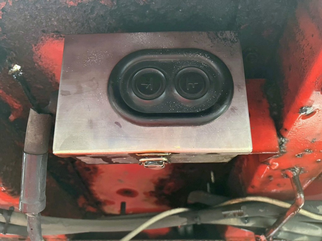 自動歩みの昇降スイッチです。|いすゞ ギガ LKG-CYJ77Aの写真34