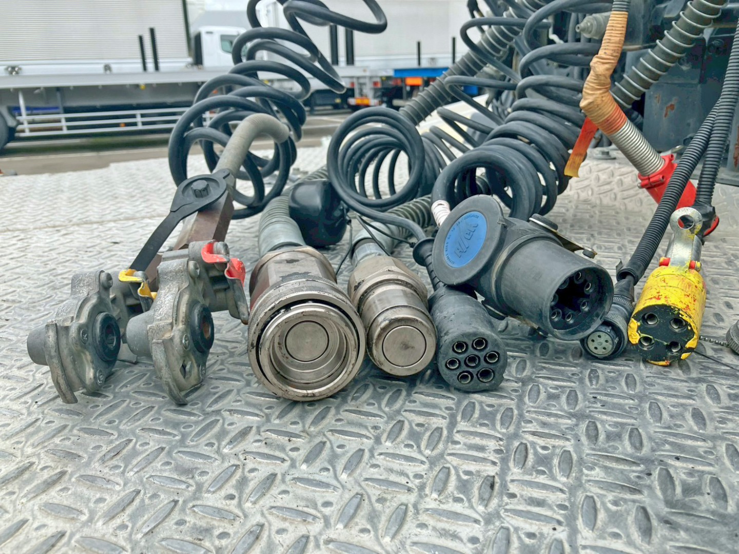 接続コネクター類です。|日野 プロフィア QPG-SH1EDDGの写真16