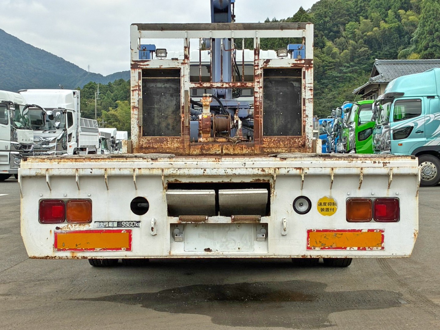 リヤ周りの状態です。(リヤレール中央に歩みを格納できます)|いすゞ フォワード PJ-FVZ34L4の写真24