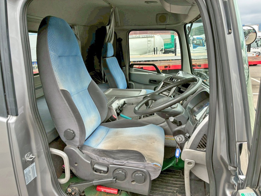 運転席横のダンプレバーでハイリフトを昇降します。|ニッサンディーゼル クオン ADG-GK4XLEの写真11