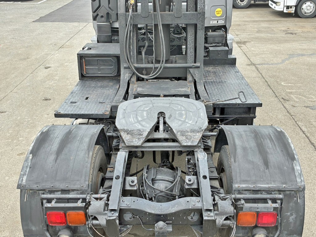 カプラを降ろした状態です。|ニッサンディーゼル クオン ADG-GK4XLEの写真14