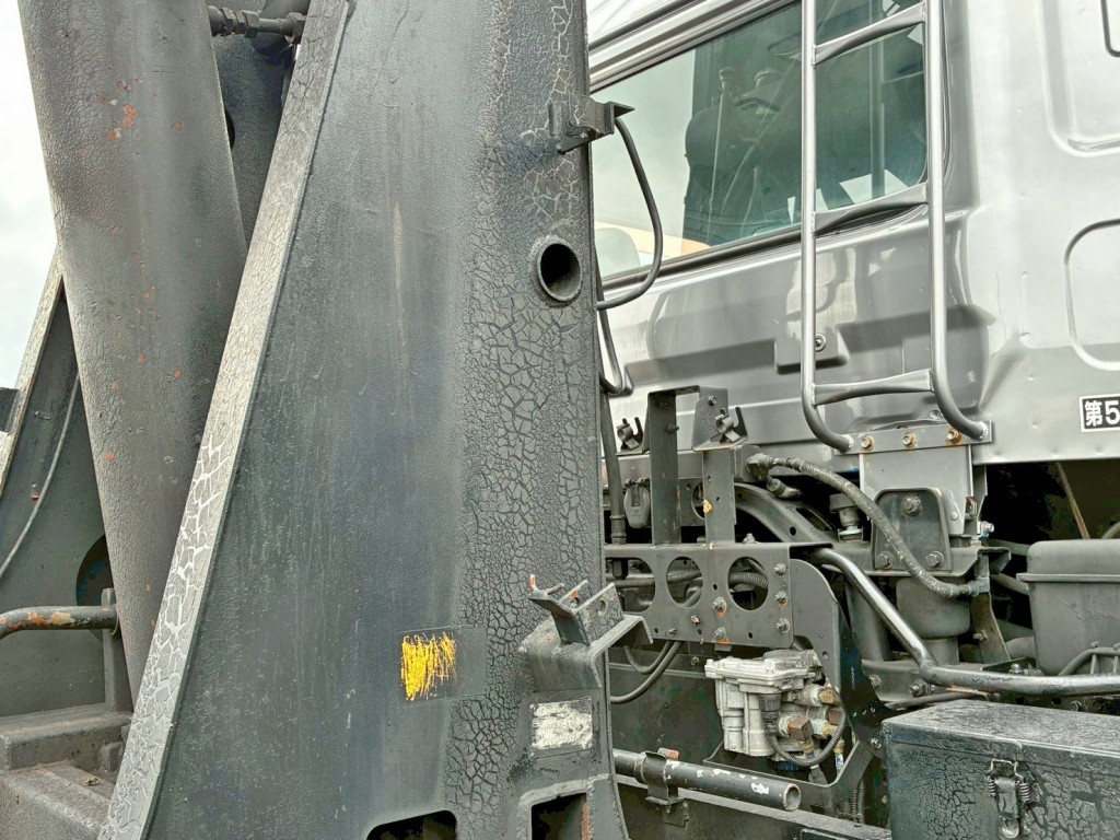 ハイリフトの降下防止ステーが欠品しています。|ニッサンディーゼル クオン ADG-GK4XLEの写真18