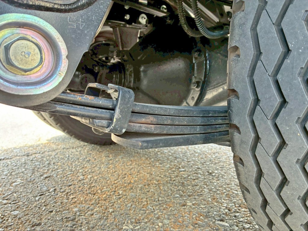 リーフサスです。|三菱 キャンター 2RG-FBA60(2WD)の写真5