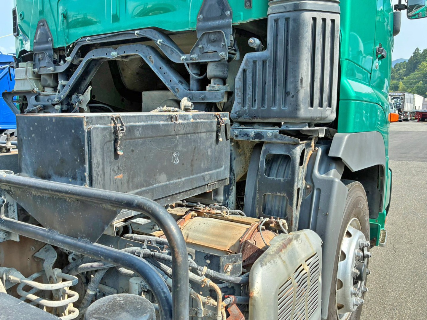 運転席側に工具箱が付いています。|日野 プロフィア QKG-FS1EKAAの写真20