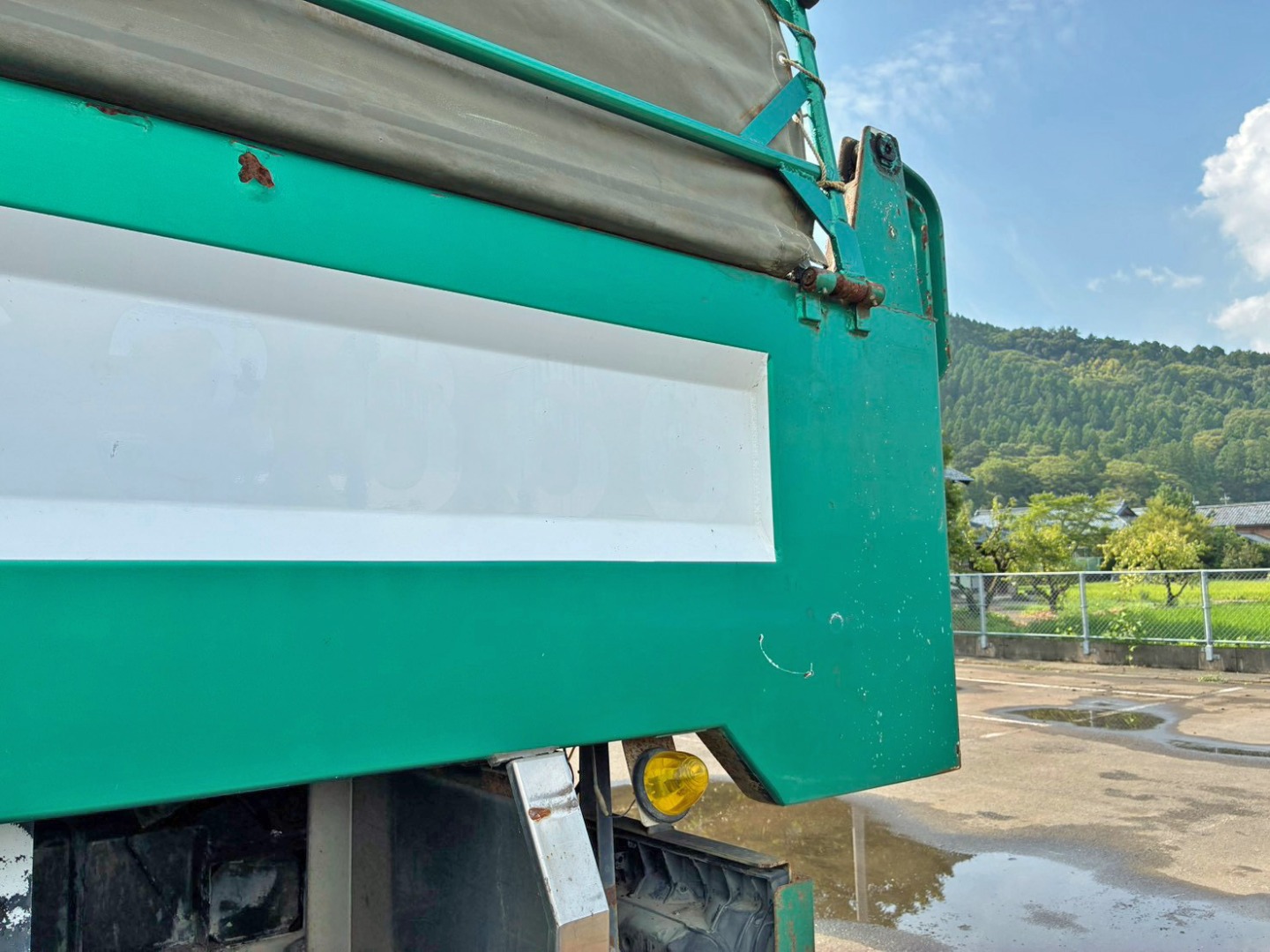 助手席側アオリ後方にキズ・サビがあります。|日野 プロフィア QKG-FS1EKAAの写真27