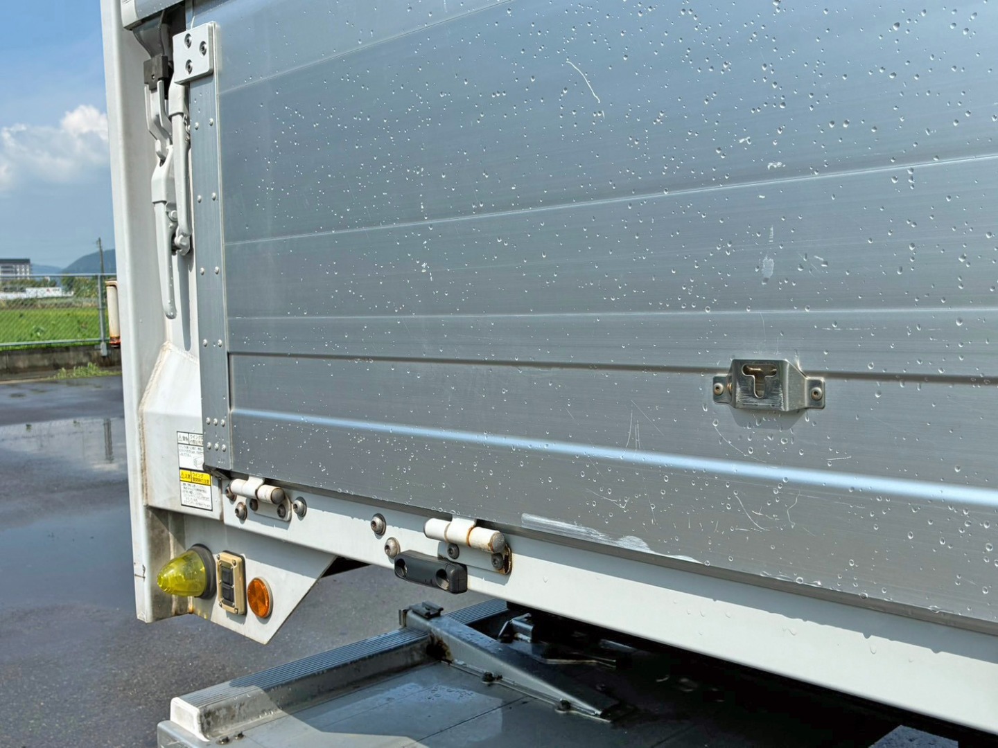 運転席側アオリ後方に引きキズがあります。|日野 レンジャー 2KG-FD2ABA(2WD)の写真26