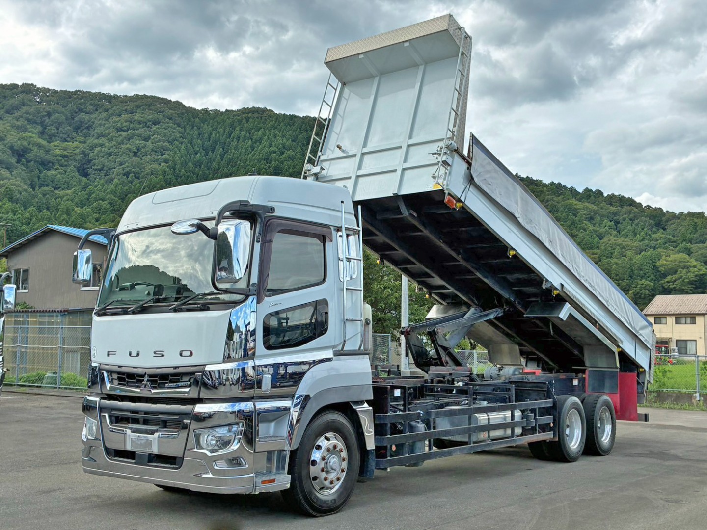 積載11.5tの三菱ふそう スーパーグレート、25tダンプは希少です。|三菱 スーパーグレート 2PG-FV70HZの写真1