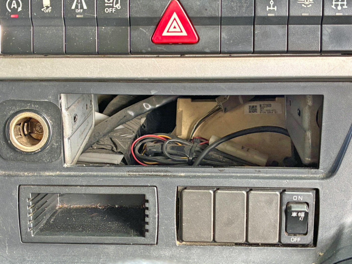 コンソールボックスが欠品しています。|三菱 スーパーグレート 2PG-FV70HZの写真48