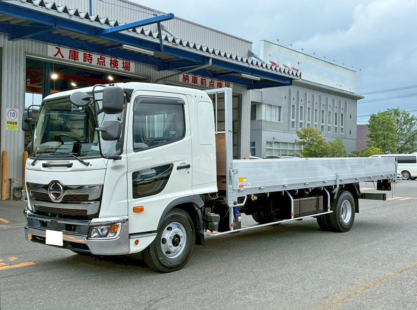 フロント周りメッキパーツで飾っています。|日野 レンジャー 2PG-FD2ABA(2WD)の写真1