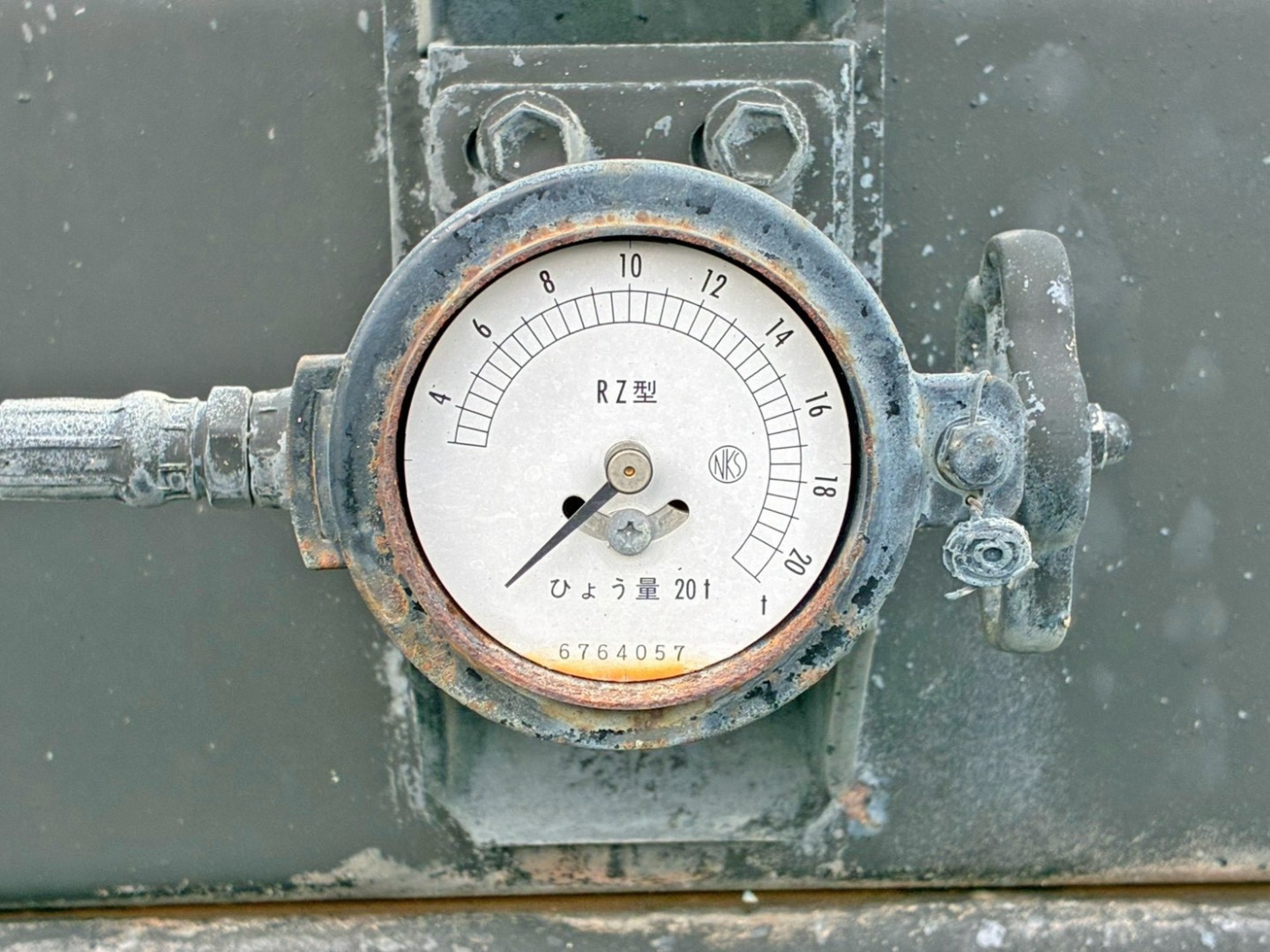 自重計です。(レンズ欠品・ハンドル固着しています)|いすゞ ギガ QPG-CXZ77BTの写真18