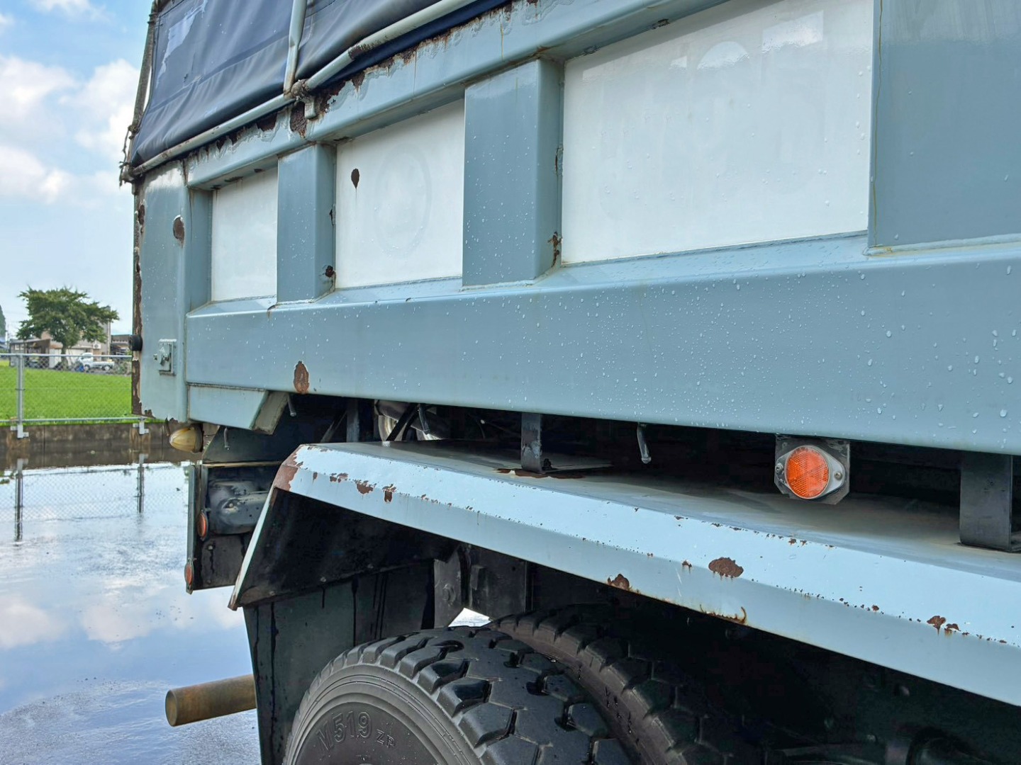 運転席側リヤフェンダーにサビがあります。|いすゞ ギガ QPG-CXZ77BTの写真26