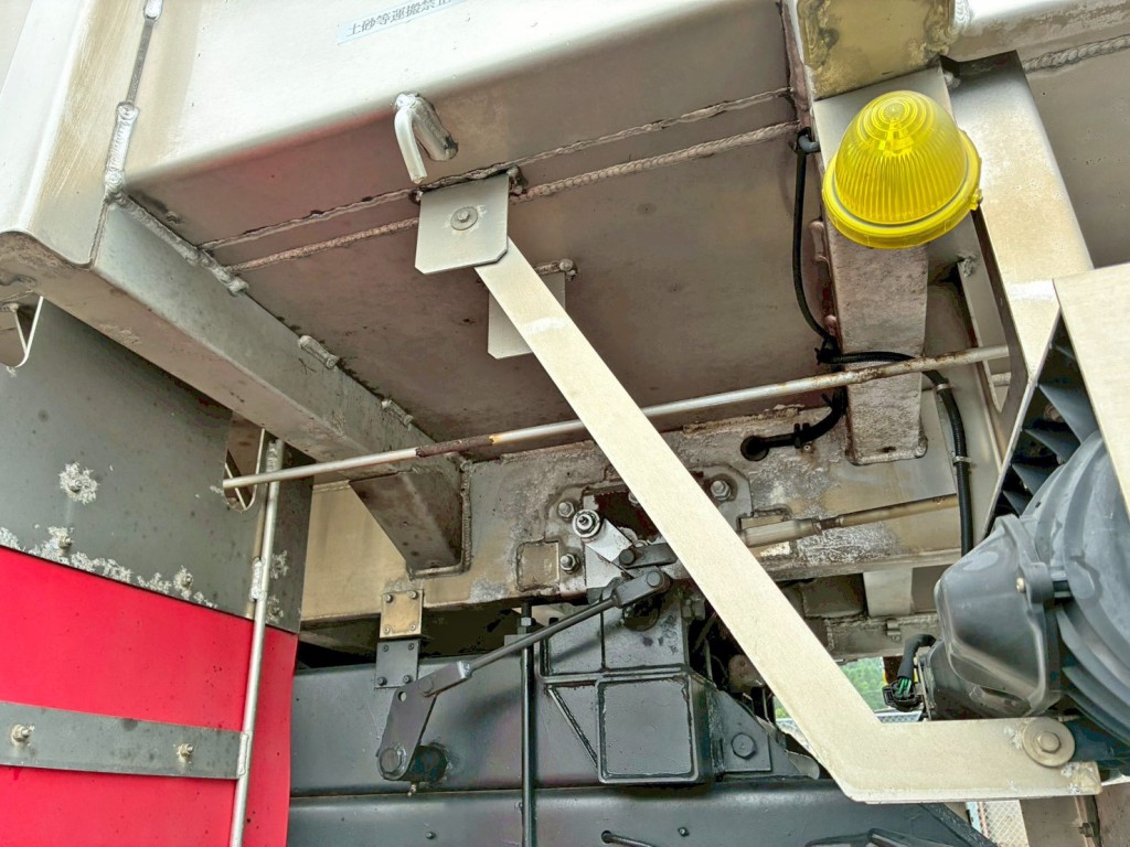 シャーシとネタの状態です。(縦ネタ・横ネタはアルミ製です)|日野 プロフィア QPG-FS1EWEAの写真6