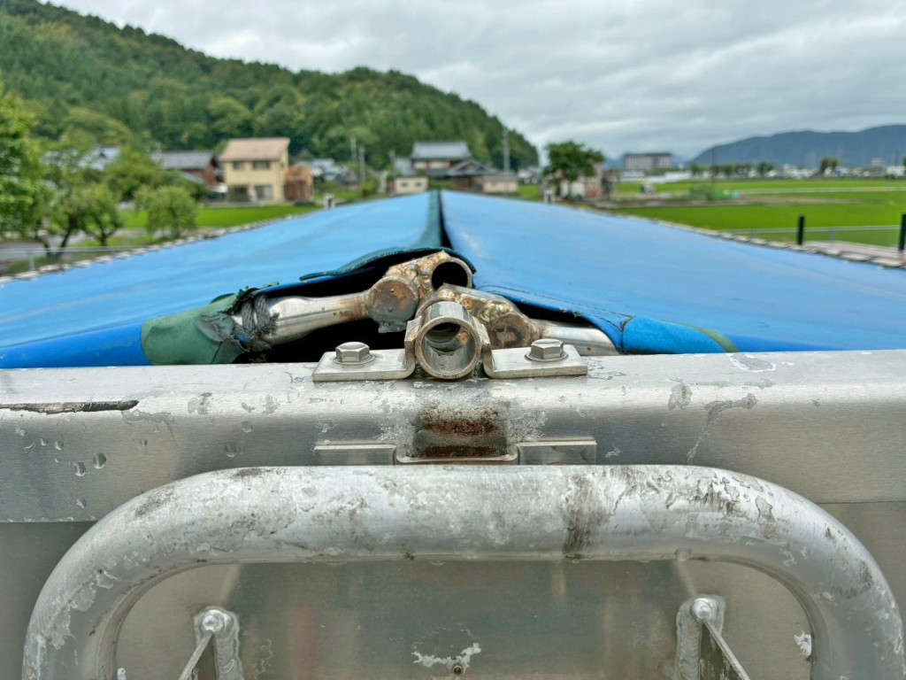 骨組み歪みの為、ロックピンが入りきりません。|日野 プロフィア QPG-FS1EWEAの写真19