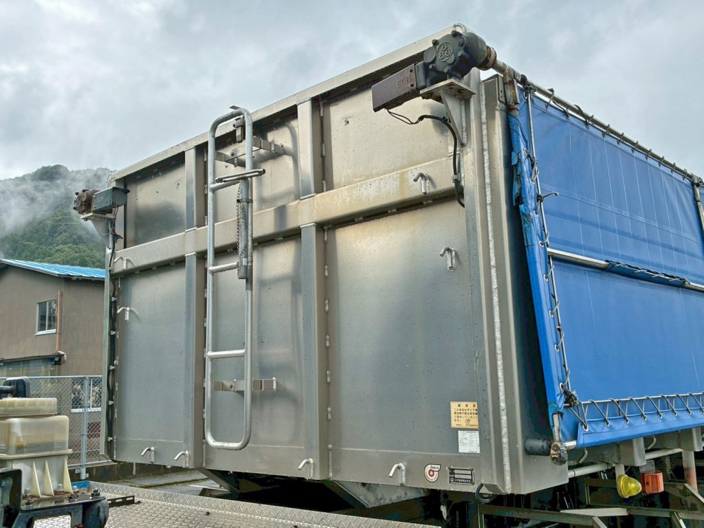 前壁中央にハシゴ・上部にロックピンが付いています。|日野 プロフィア QPG-FS1EWEAの写真20