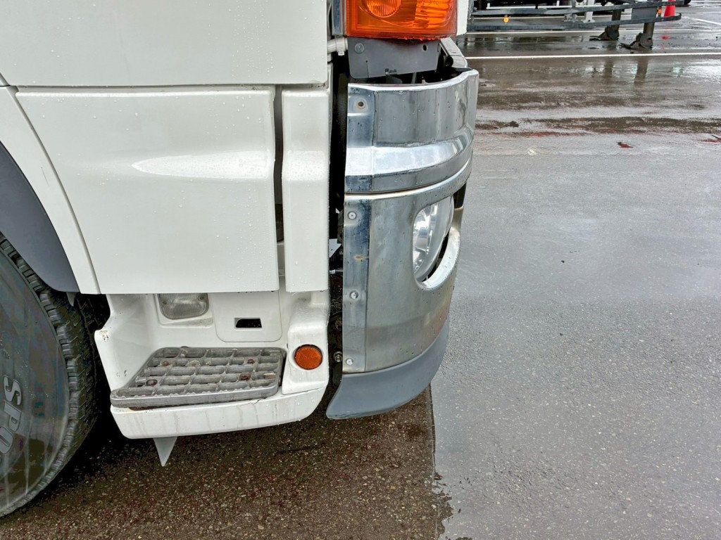 フロントバンパー運転席側カバーが欠品しています。|日野 プロフィア QPG-FS1EWEAの写真38