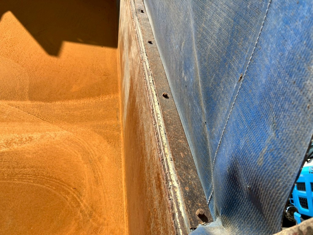 アオリ内側二重張りです。(助手席側も同様)|日野 プロフィア 2DG-FS1EGAの写真15