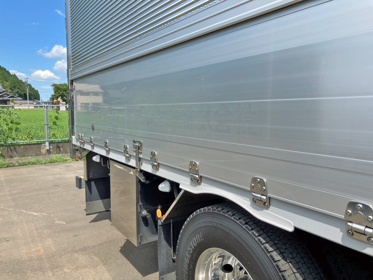 運転席側後方アオリに日焼け跡があります。|UDトラックス クオン 2PG-CD5CAの写真18