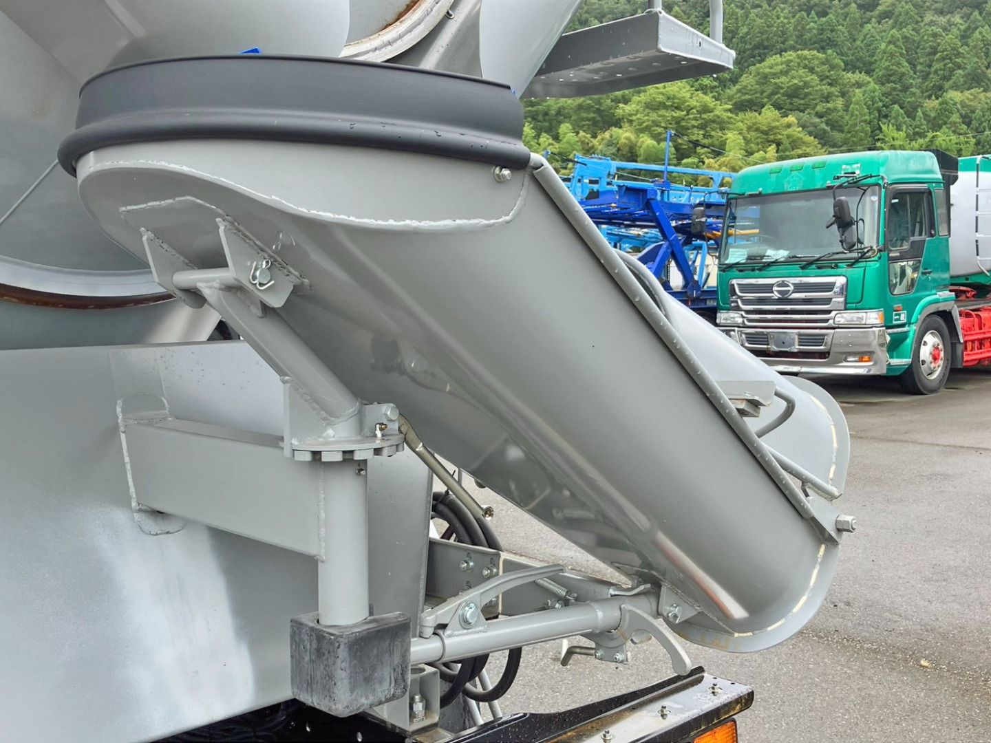 シューターは手動式です。|三菱 ファイター 2KG-FK72F(2WD)の写真11
