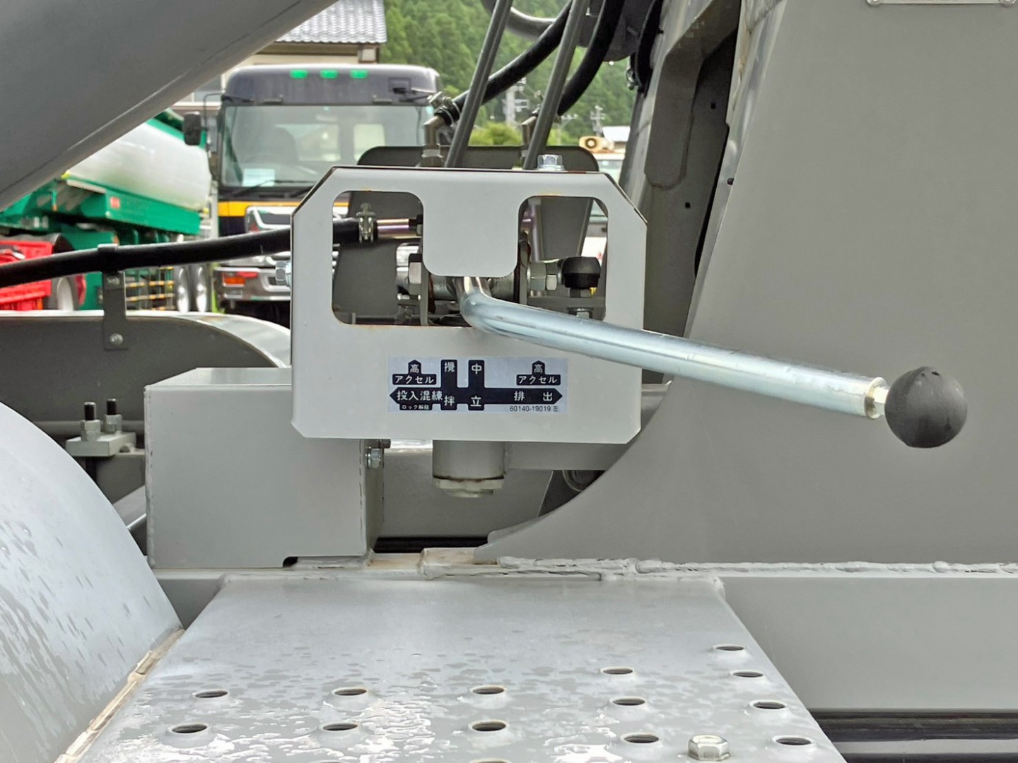 上物の操作レバーです。(助手席側)|三菱 ファイター 2KG-FK72F(2WD)の写真15