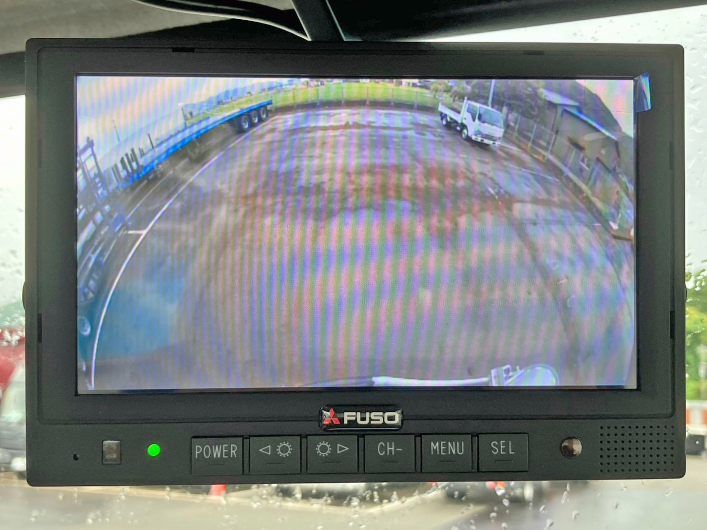 液晶バックモニター付きです。|三菱 ファイター 2KG-FK72F(2WD)の写真32