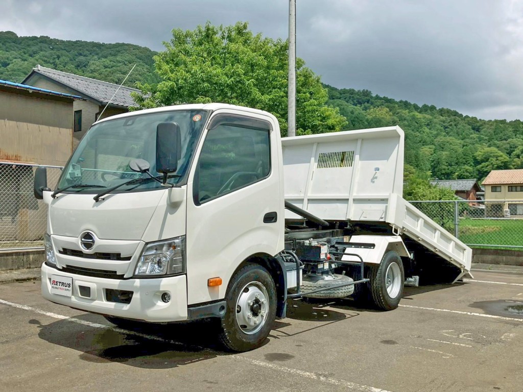スライドさせた状態です。サイズが大きい岩の荷下ろしや建機の乗り入れもスムーズに行えます。|日野 デュトロ 2KG-XZU700X(2WD)の写真1
