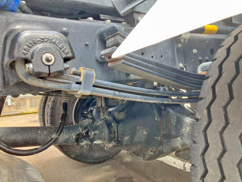リーフサスです。|日野 デュトロ 2KG-XZU700X(2WD)の写真7