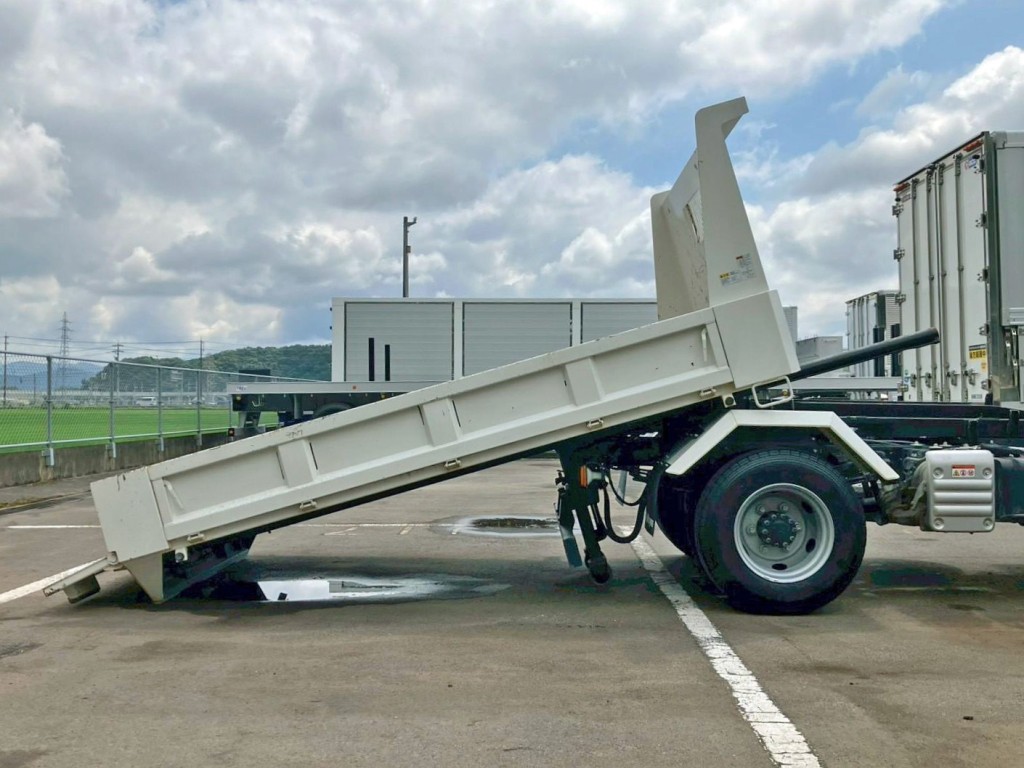 スライドさせた状態です。|日野 デュトロ 2KG-XZU700X(2WD)の写真15