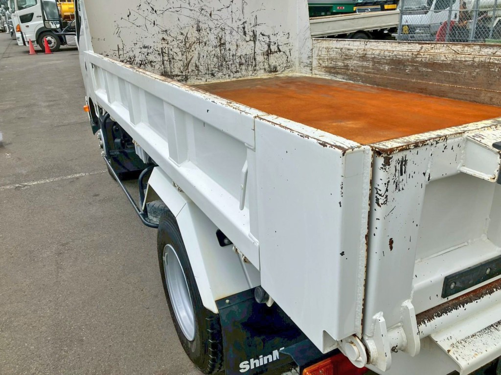 リアゲート助手席側上部・周辺に傷があります。|日野 デュトロ 2KG-XZU700X(2WD)の写真26