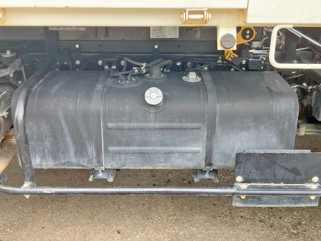 燃料タンクは100Lです。|日野 デュトロ 2KG-XZU700X(2WD)の写真31