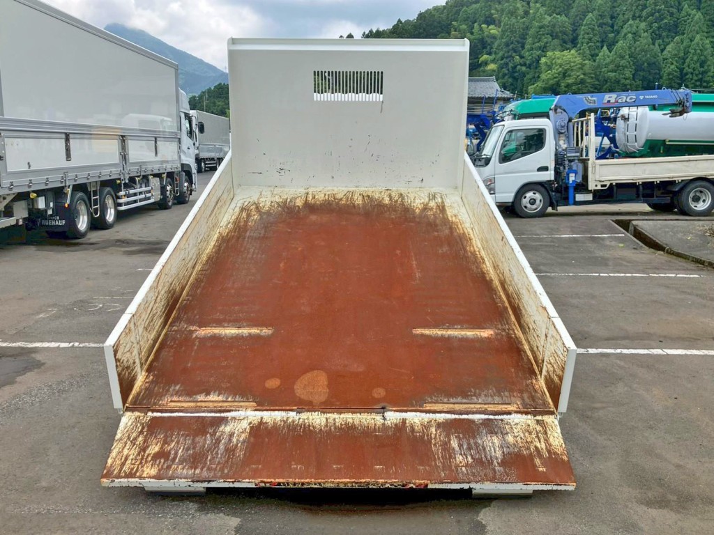 床は鉄板です。|日野 デュトロ 2KG-XZU700X(2WD)の写真10