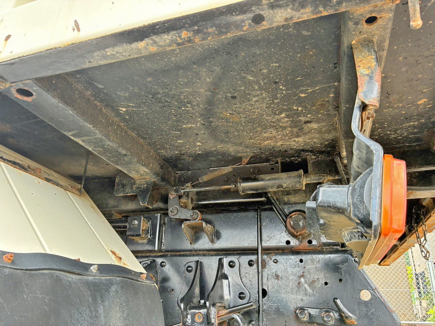 シャーシとネタの状態です。(縦ネタ・横ネタは鉄製です)|日野 レンジャー 2KG-FC2ABA(2WD)の写真6