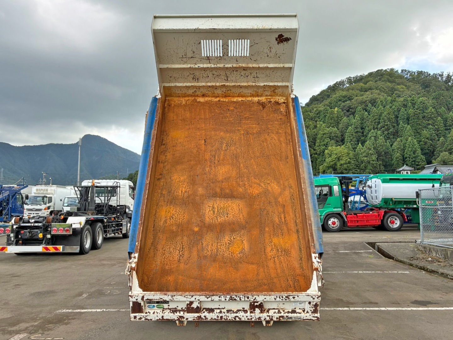 コボレーンを開いた状態です。|日野 レンジャー 2KG-FC2ABA(2WD)の写真9