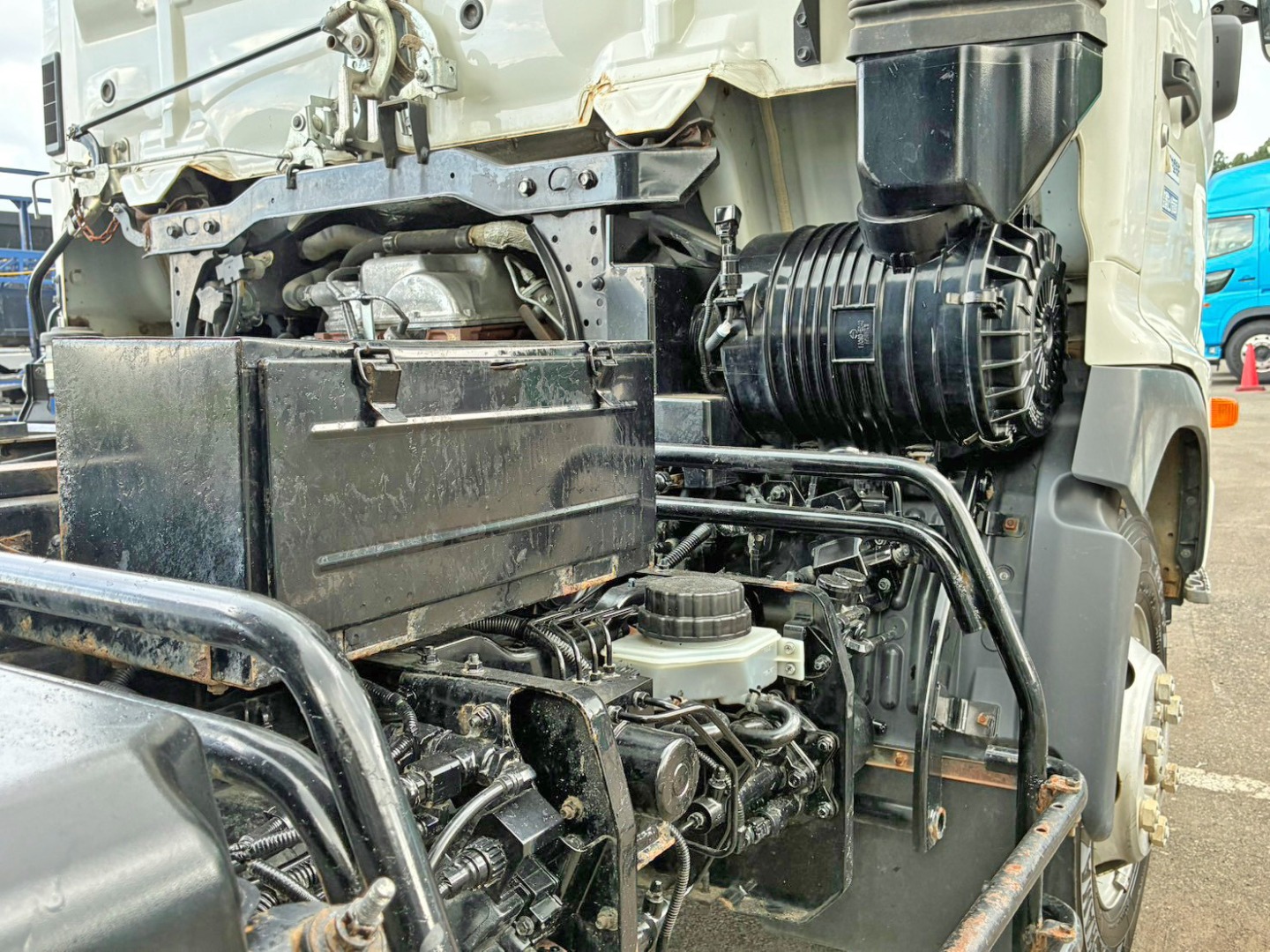 運転席側に工具箱が付いています。|日野 レンジャー 2KG-FC2ABA(2WD)の写真17