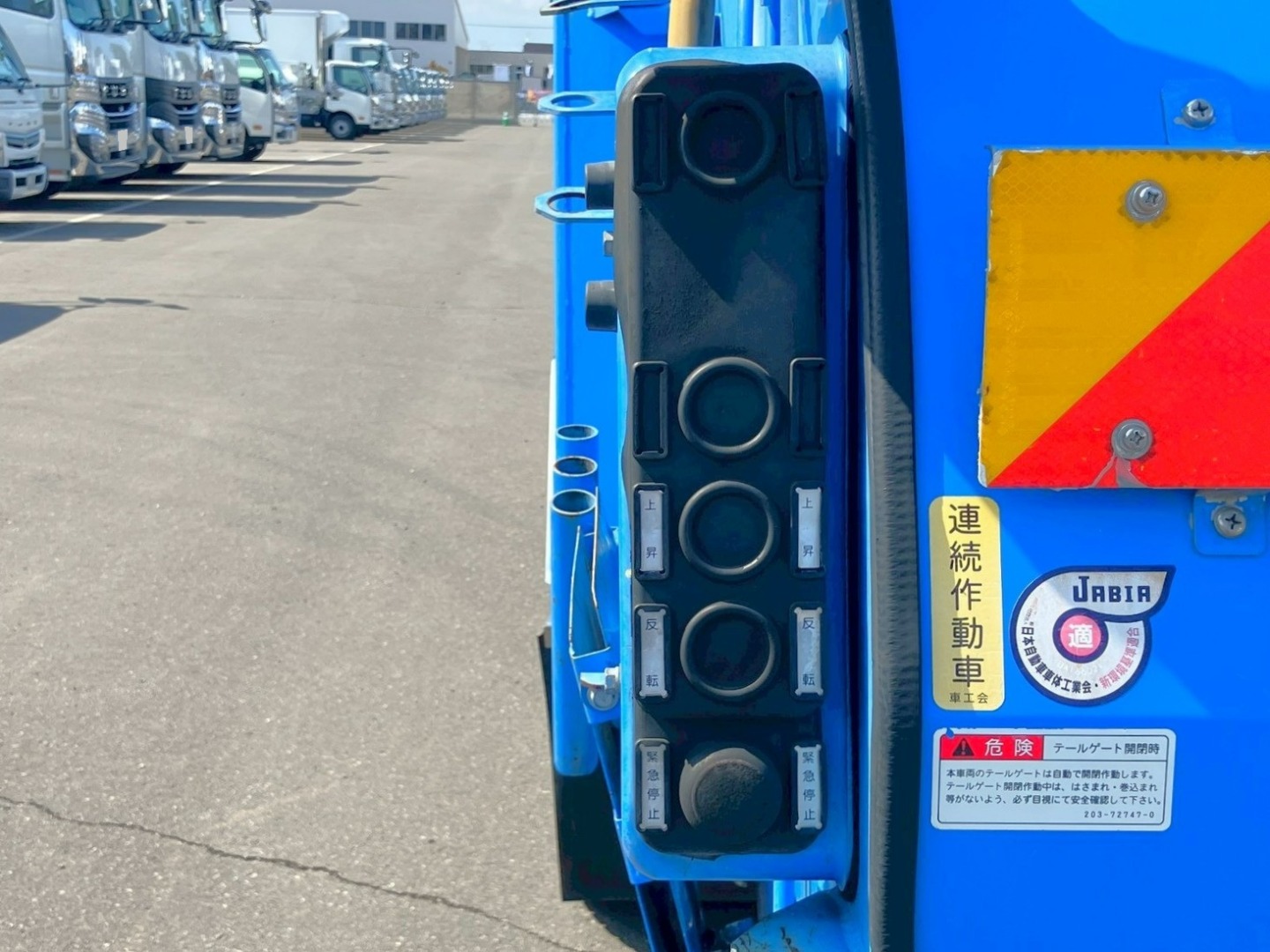 上物の操作スイッチです。|日野 レンジャー QKG-FJ7JGAAの写真17