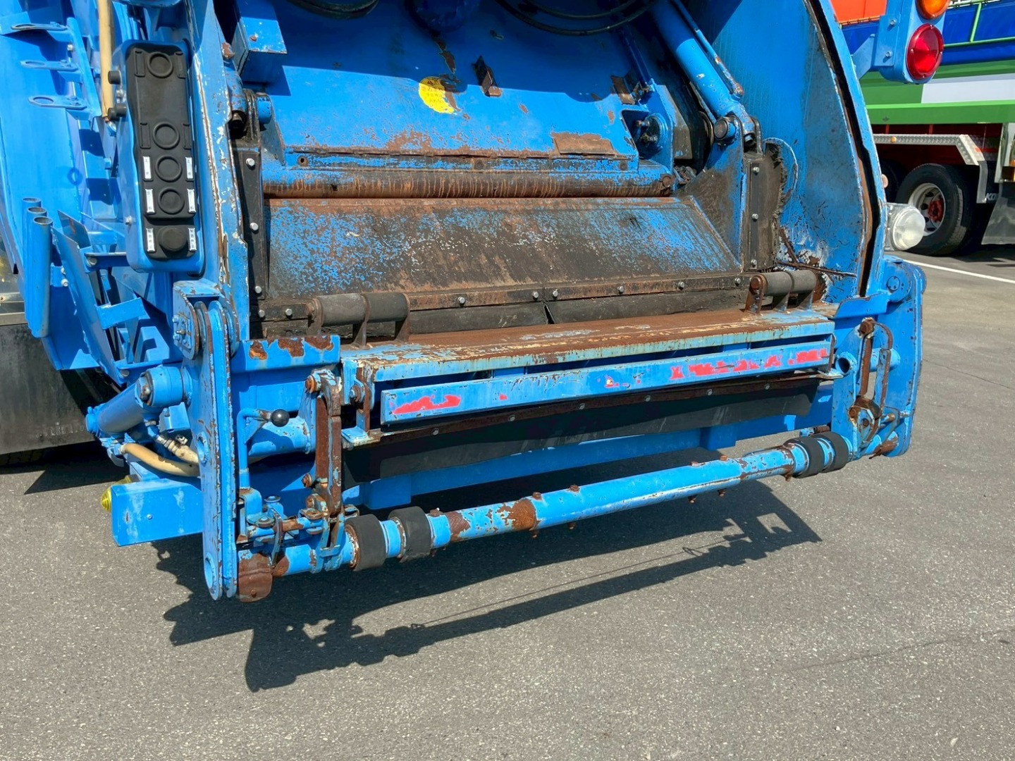 コンテナ傾倒装置付きです。|日野 レンジャー QKG-FJ7JGAAの写真20