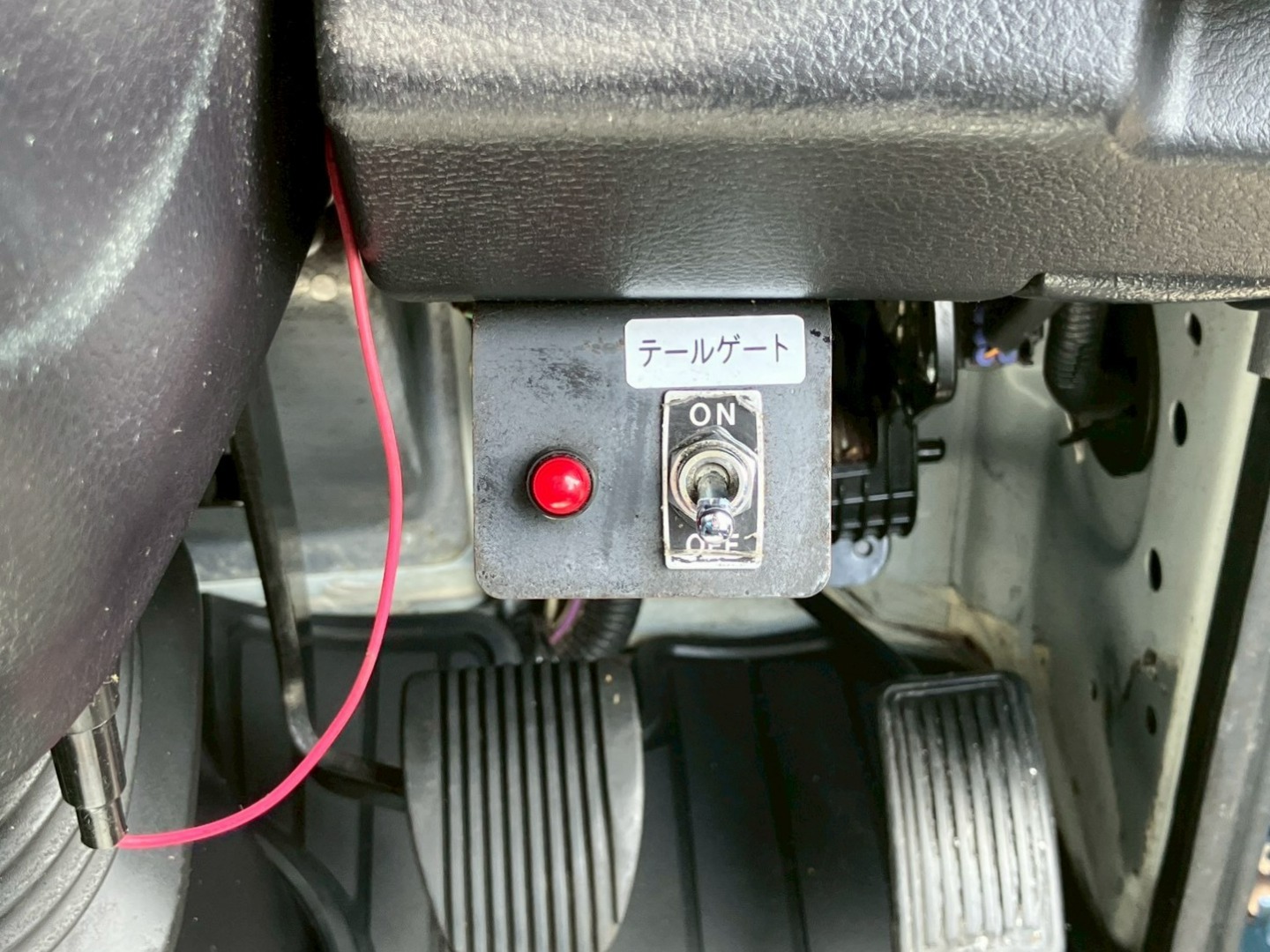 テールゲートの電源スイッチです。|日野 レンジャー QKG-FJ7JGAAの写真26