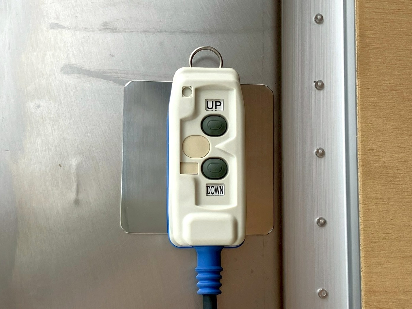 ゲートの庫内リモコンです。|三菱 ファイター 2KG-FK65F(2WD)の写真19