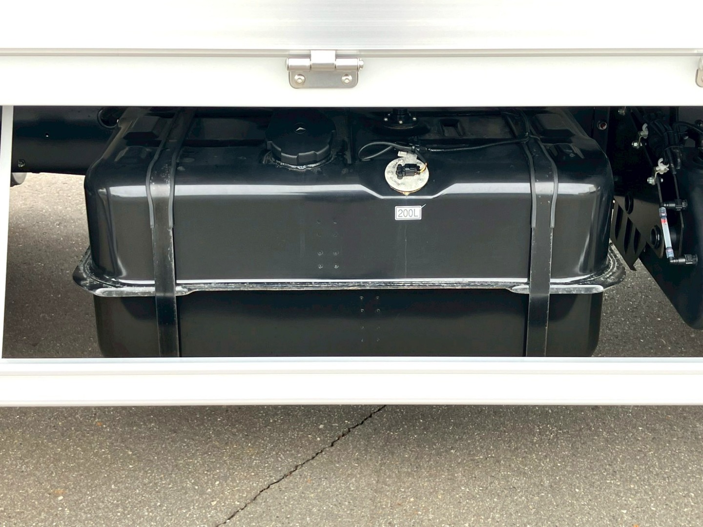 燃料タンクは200Lです。|三菱 ファイター 2KG-FK65F(2WD)の写真25