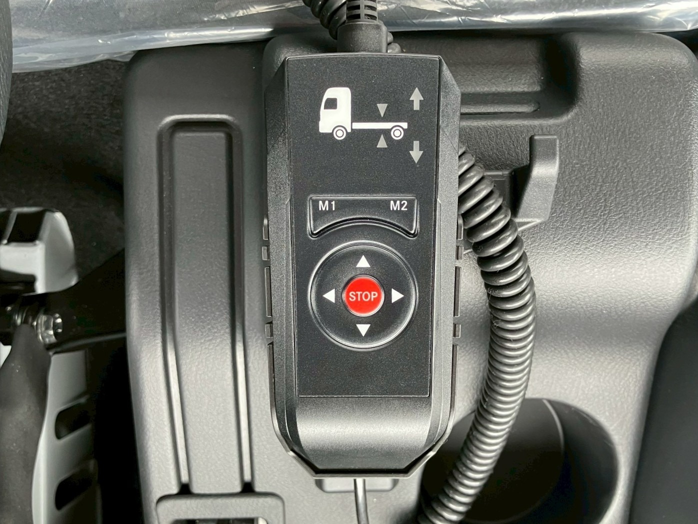 エアサスのコントローラーです。|三菱 ファイター 2KG-FK65F(2WD)の写真27
