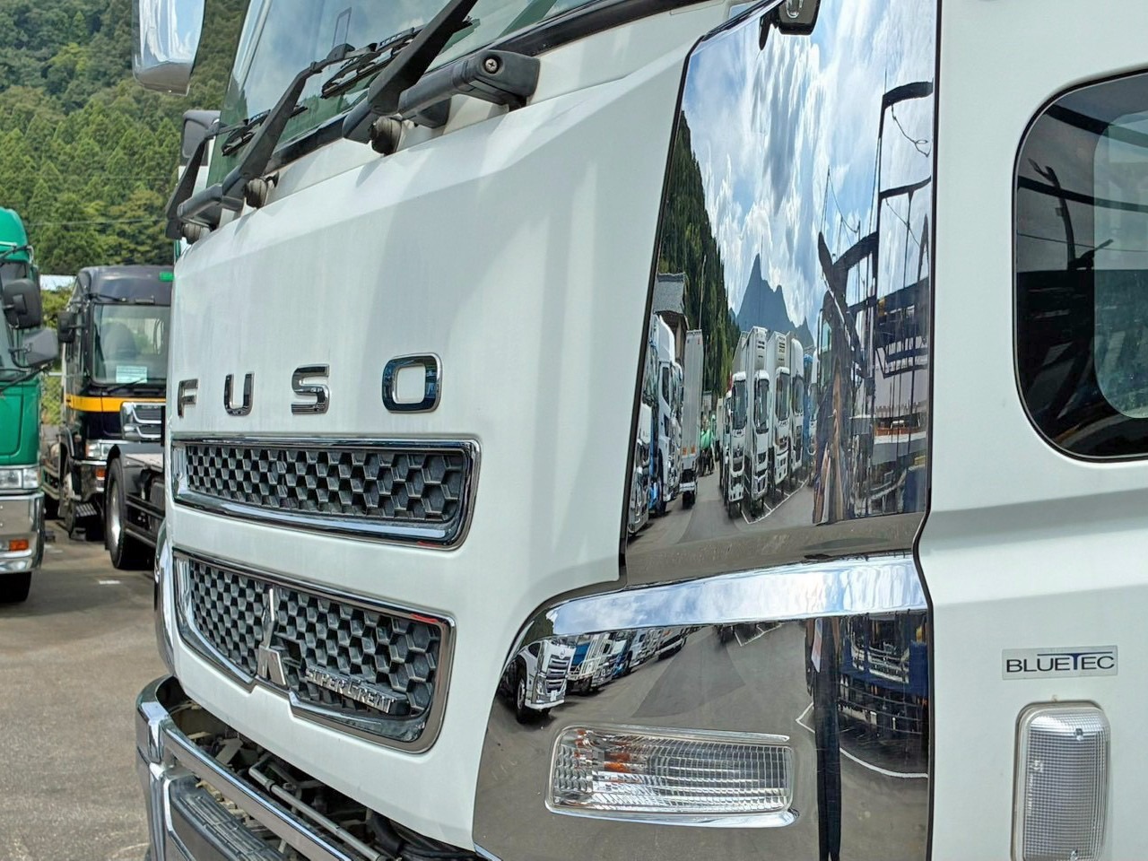 フロントインナーパネル下部に曲がりがある為 開閉不良です。|三菱 スーパーグレート QKG-FV60VXの写真42