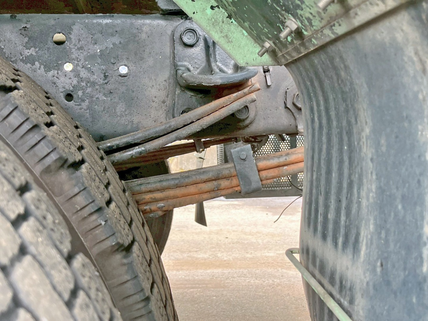 リーフサスです。|いすゞ フォワード TKG-FRR90S1(2WD)の写真5
