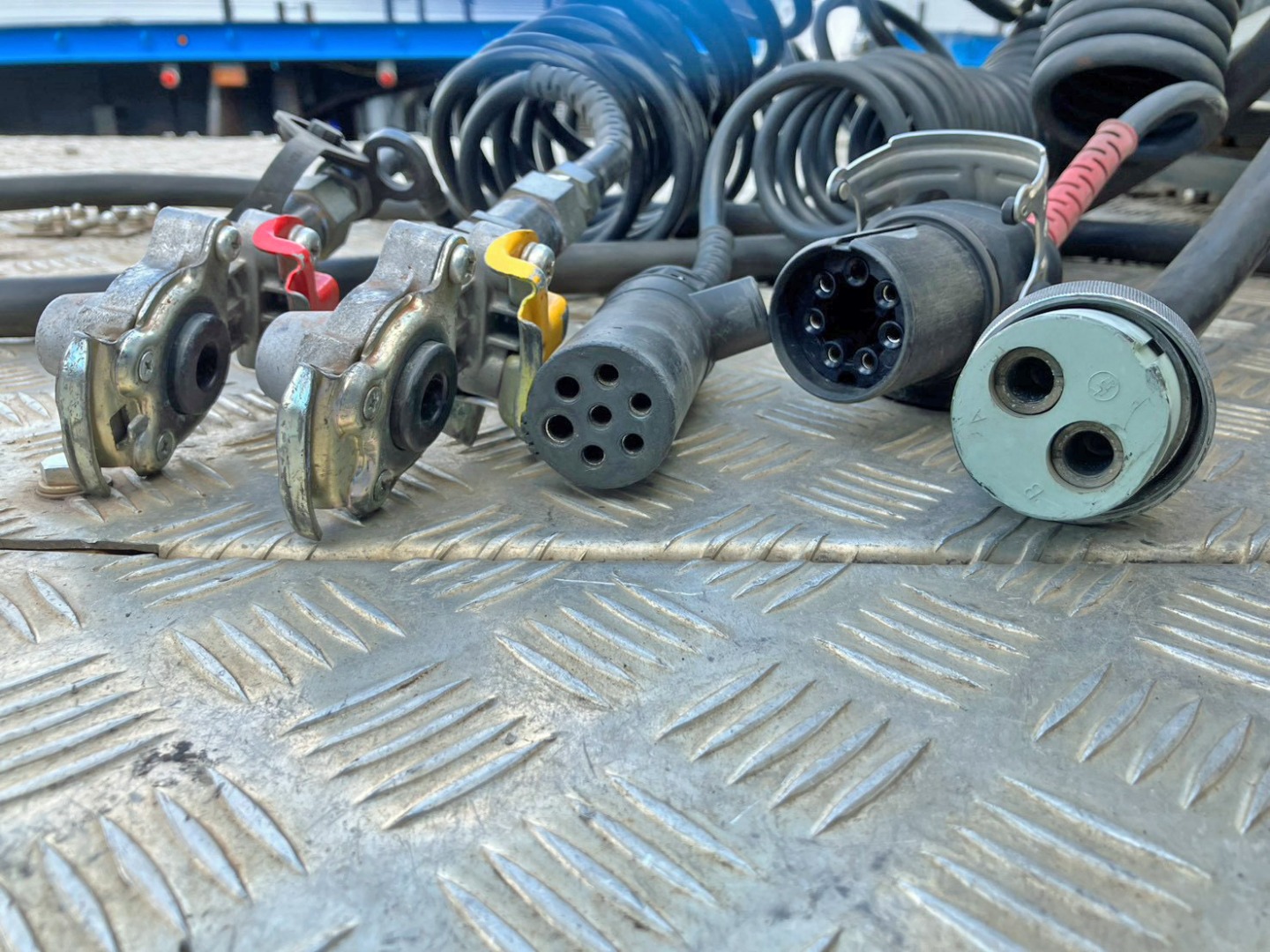 接続コネクター類です。|UDトラックス クオン 2PG-GK5AABの写真14