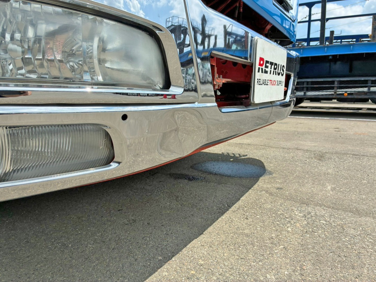 フロントバンパー運転席側にヘコミがあります。|三菱 ファイター QDG-FQ62Fの写真33