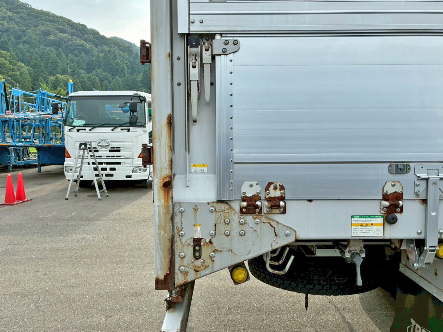 運転席側サイドレール後方にサビがあります。|トレクス PFB34118の写真36