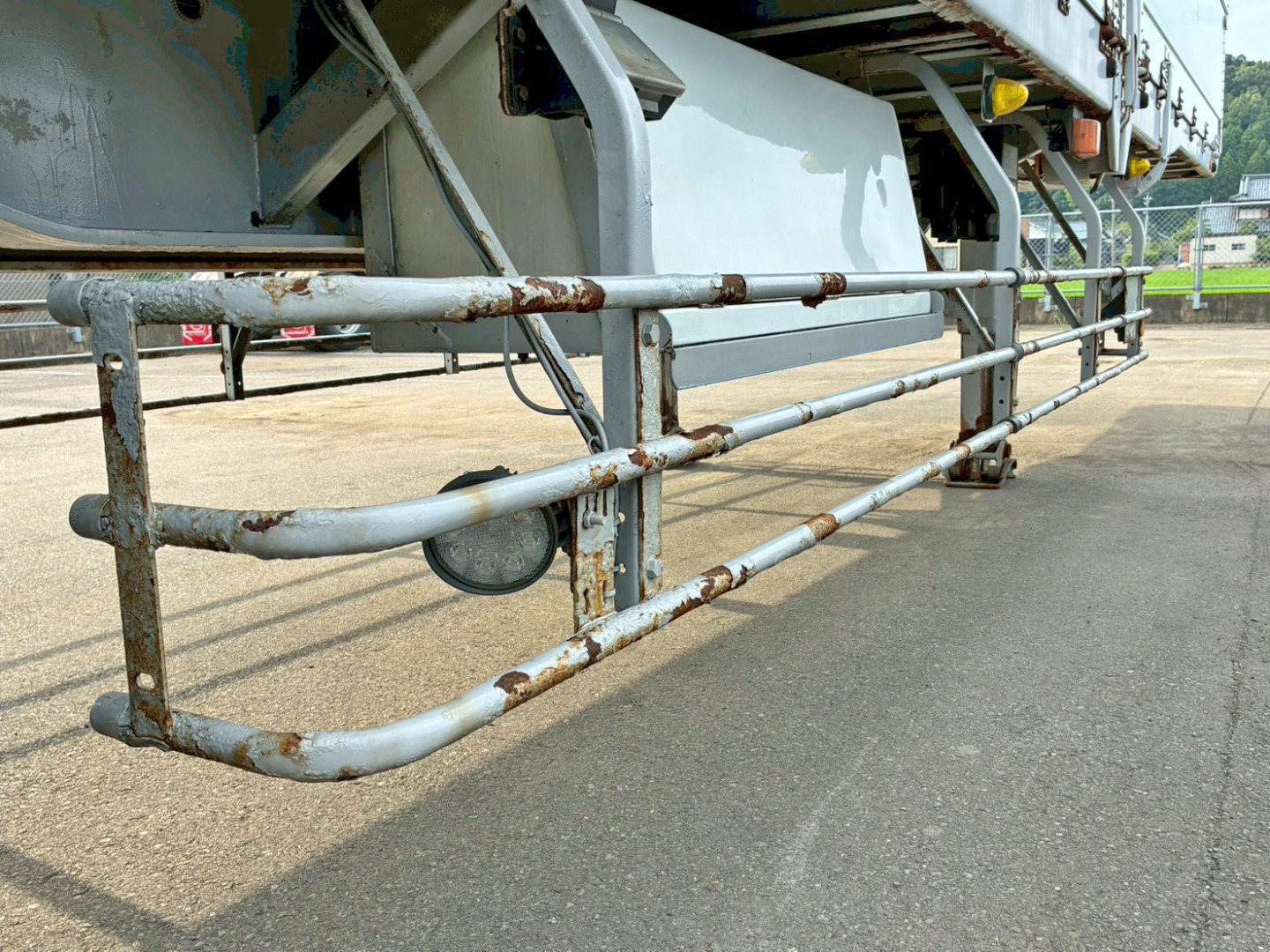 運転席側サイドバンパーにサビがあります。|トレクス PFB34118の写真41