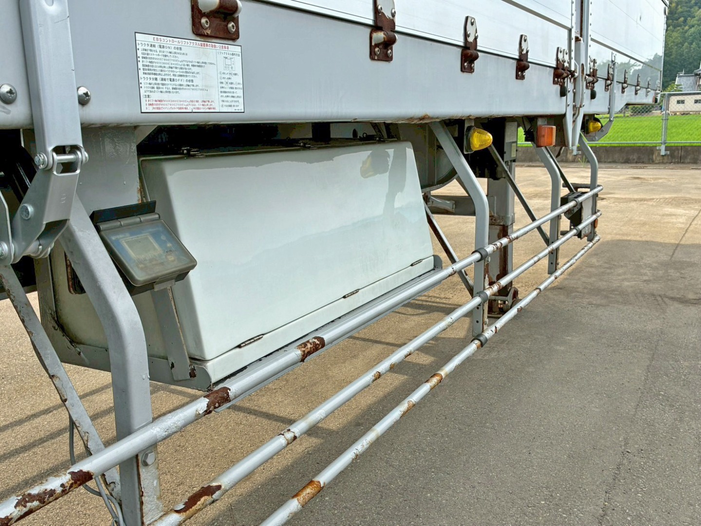 運転席側に工具箱が付いています。|トレクス PFB34118の写真42